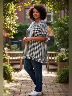 NWT: BloomChic size 30 Bloom Black & White Gingham style Ruffle-Hem Tunic